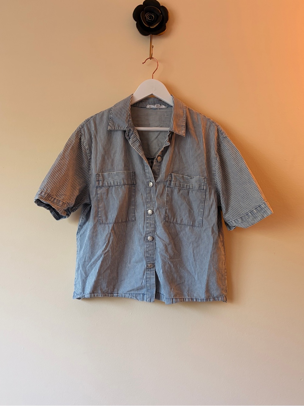 Striped Blue Short-Sleeve 100% Cotton Shirt. Women’s M summer / spring/ fall top